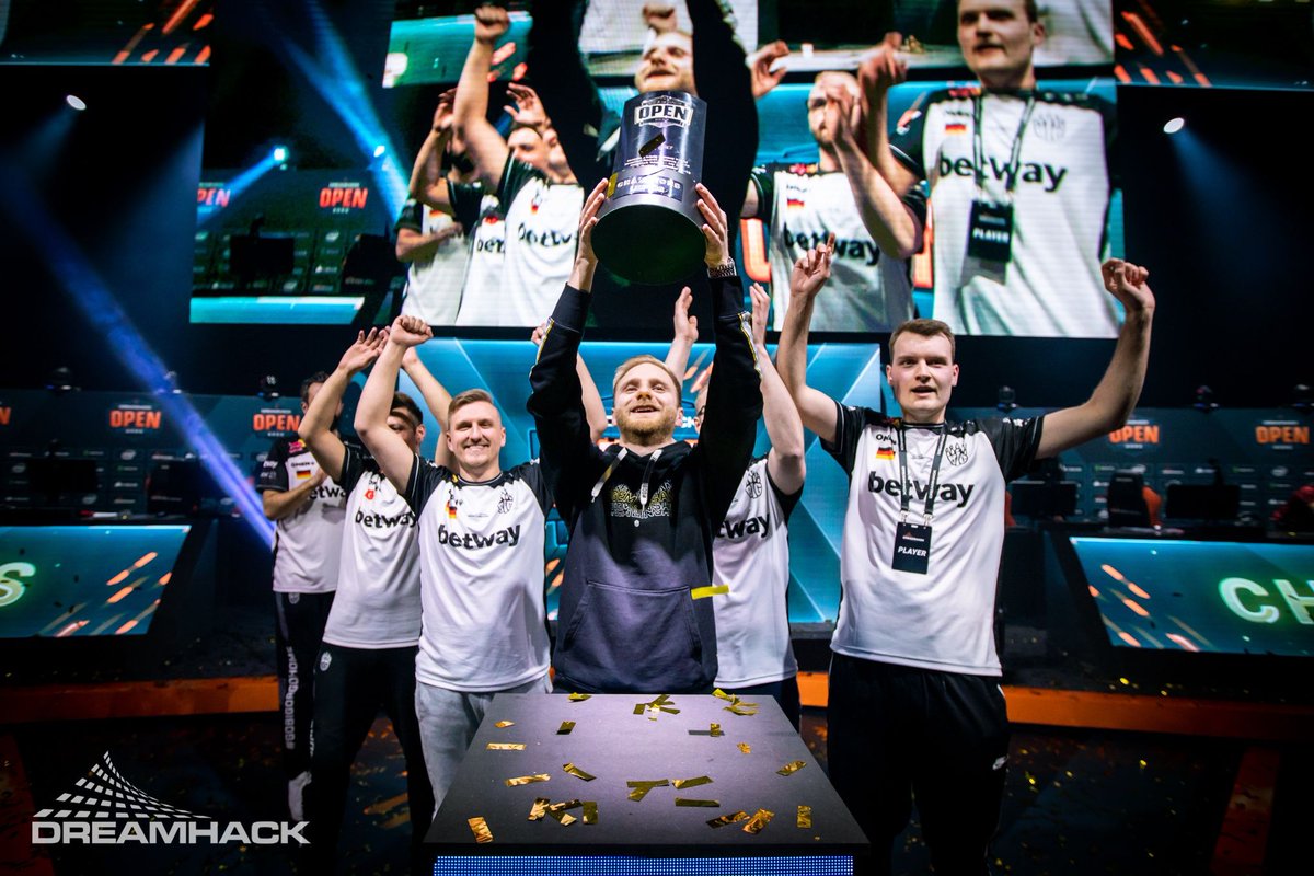BIGCLANgg's tweet photo. Champions of DreamHack Open Leipzig 2020 🏆

📸 DreamHack

#GOBIG #GEMEINSAM https://t.co/GBV7K7T5rA