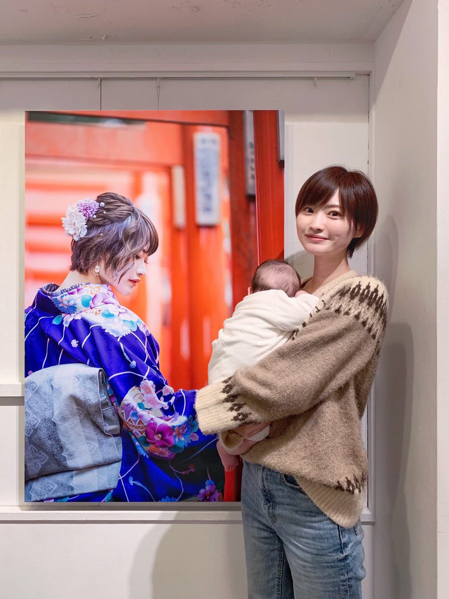 ありがたいなぁ。
まさか自分の写真もこうやって見せてもらえるとは…😭🙏✨

気になって気になって
いきなり顔出しに行った写真展では、
今のmomoのみんなの写真を見て
言葉にならないくらい素敵すぎてなんか感動しちゃったのと、あとちょっぴり寂しくなったってので 泣きそうになりました😂👏(笑)