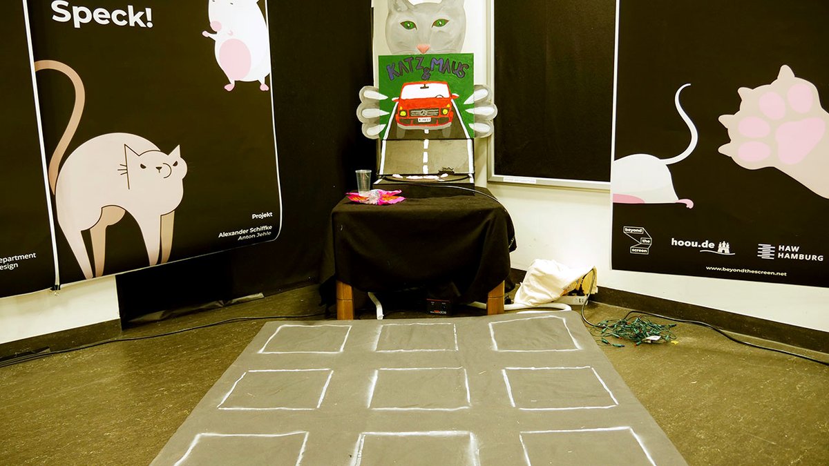 HAW_BTS's tweet photo. Mäuse fangen, ohne unter die Räder zu kommen – in diesem Spiel muss flink gehandelt werden! Ein #Gamification-#Maker-Projekt für flinke Finger und Füße – was alles dazu gehört, erfährst du hier: https://t.co/135Yv7Oci1 https://t.co/LDzk3dRWWo