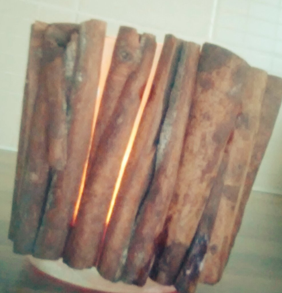 swampychic's tweet photo. Cinnamon Candle Holders 💚
#SwampyChicISunique #CinnamonSticks #HandMade #NaturalDecor #BitOfSpice https://t.co/h5yrYyxFFC