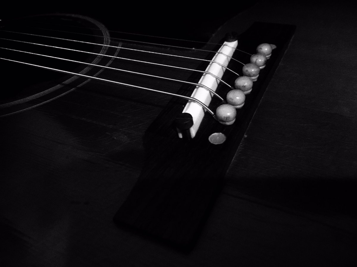 vintagegibsonj's tweet photo. これまで、ローズウッドのサドルもセラミックのものも大して変わらないと感じていたが、今回は明らかに違うと感じた。
特に6弦Eの音がズンと重い音かイイ。
#gibson #j45 #アジャスタブル #j45adj https://t.co/sUxCjRzNgU
