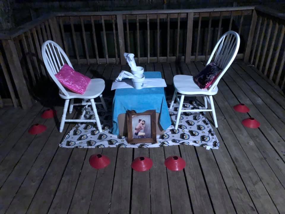 kkatiebugg's tweet photo. YOU GUYS!!!
My niece was grounded and my sister came home to this, because was trying to get ungrounded. I’m dead. https://t.co/7Go0KhP9mf