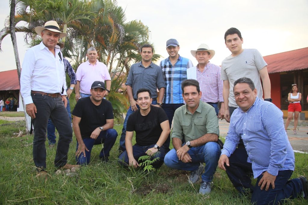JuanGZuluaga's tweet photo. Convertiremos la Granja Iracá en el centro de operaciones del desarrollo agropecuario en el Meta. Hoy sembramos 60 árboles conmemorando el #DiaMundialEducaciónAmbiental junto al Dir. de @CORMACARENA, el alcalde de San Martín y el equipo que conforma la gerencia colegiada del agro https://t.co/gk1LpBSGgf