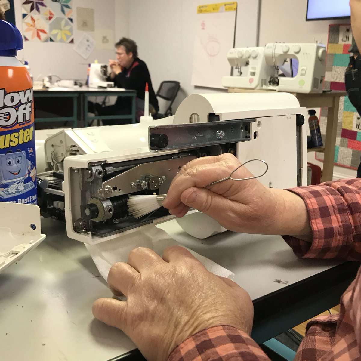 UrbanSpools's tweet image. Our Sewing Machine Maintenance Class was a success! 👍👍 Thanks to our exceptional Students and the expert Technicians from @mrsewingmachine! 

#sewingmachinelove #sewingeducation #sewingmachinewhisperer #dfwsewers #sewmuchfun #urbanspools #dallassewing #sewingmachine