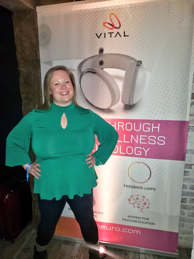JadedArtists's tweet photo. We caught up with @JenPonton at the #indiedirectorsspotlight at @thecabinparkcity trying the new @VitalNeuro technology. @ErickaNMalone, @MattyRich_Ent @PowerfulU #directorspanel #femaledirector #diversityinfilm #ErickaNicoleMaloneENT
#PowerfulU #sundancesunday https://t.co/h9yHmLSJN0