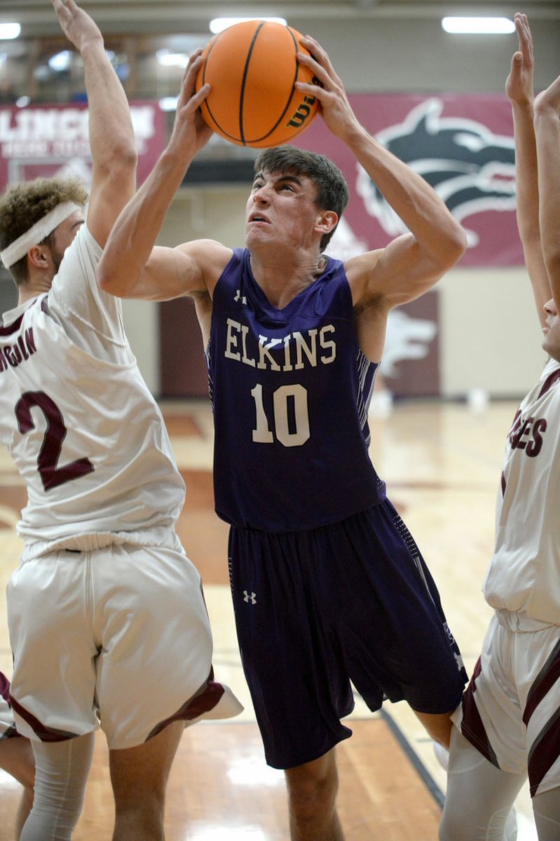 nwademgaz's tweet photo. Paxton Barnett raced down the right side of the court, his 6-foot-4 frame gliding with long strides. With the basketball in his right hand, Barnett rose high above the rim and threw down a windmill dunk, then flashed a huge smile.
https://t.co/HL1EZG69KI https://t.co/HEKHgxiTwX
