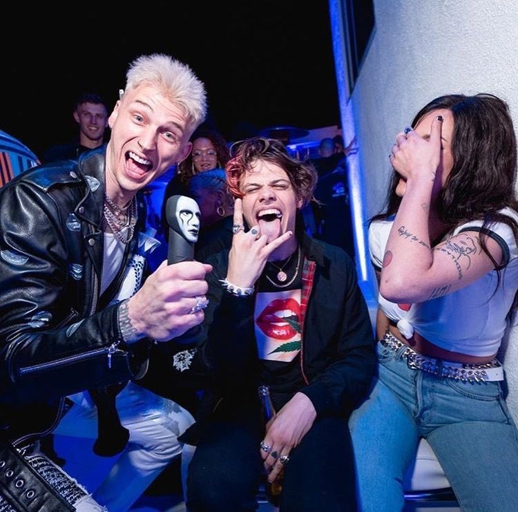 anarchichabits's tweet image. “I go out with the boys one fuckin’ time. 
                                   Never again.” 

(@LuridTraum)