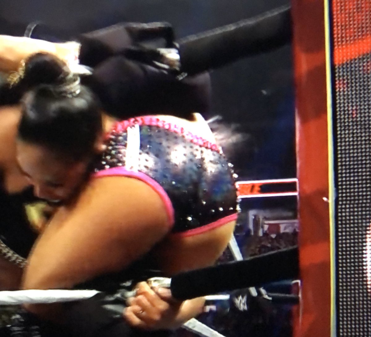 AlexaBlissAss's tweet photo. YUM! 😍🍑

#RoyalRumble https://t.co/7D1k5pcsKg