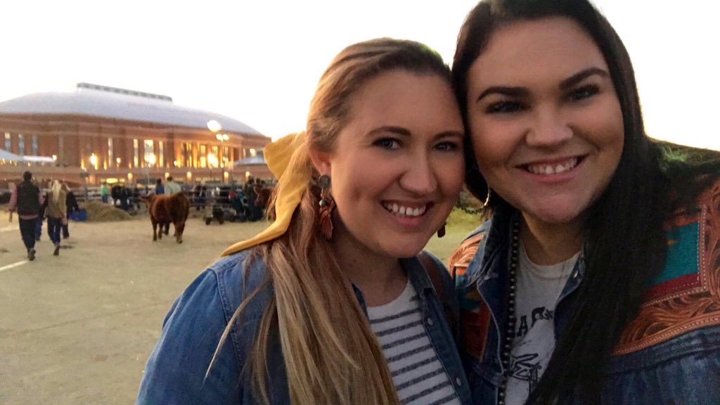 KaleyWilder's tweet photo. Favorite stock show with the favorite baby sister! ❤️ #fwssr https://t.co/KWcbec2P7x
