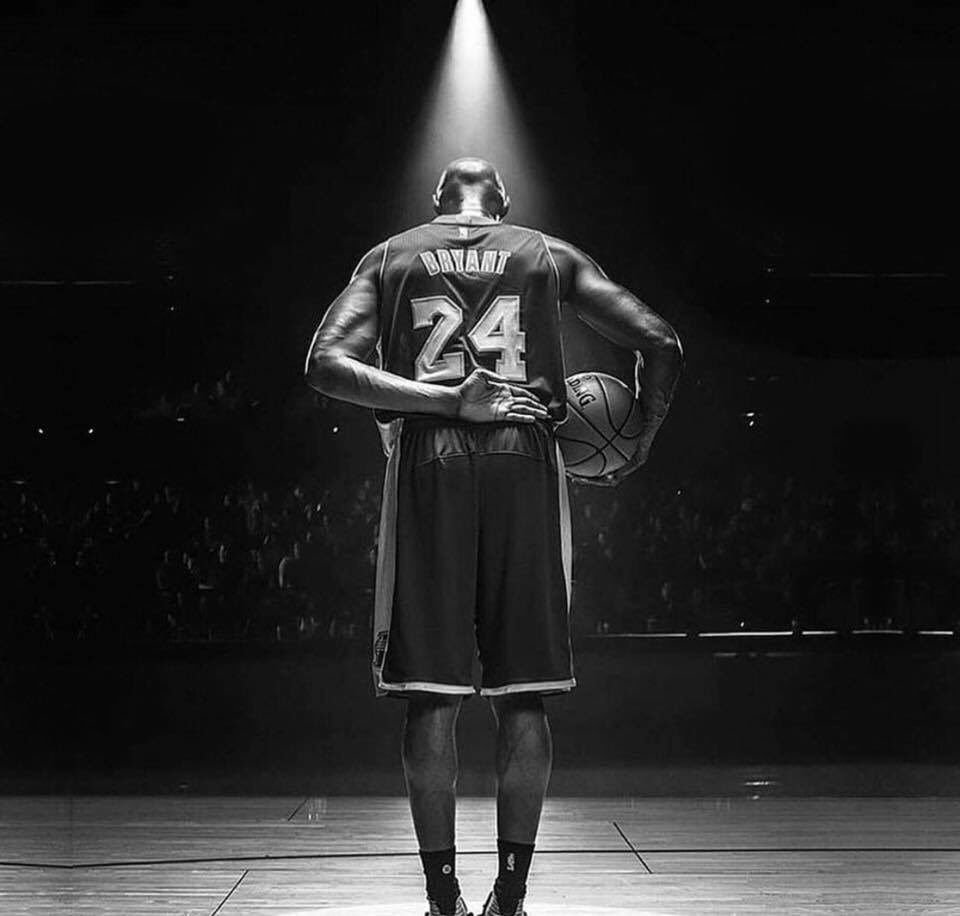 jamierae_'s tweet photo. Hate if you want but while we mourn the loss of Kobe and his daughter we also need to mourn the loss of the other passengers on that flight.   Their names aren’t famous for anything but their lives still matter even if not to the world.   They have family that are mourning them. https://t.co/XhVliI5oHn