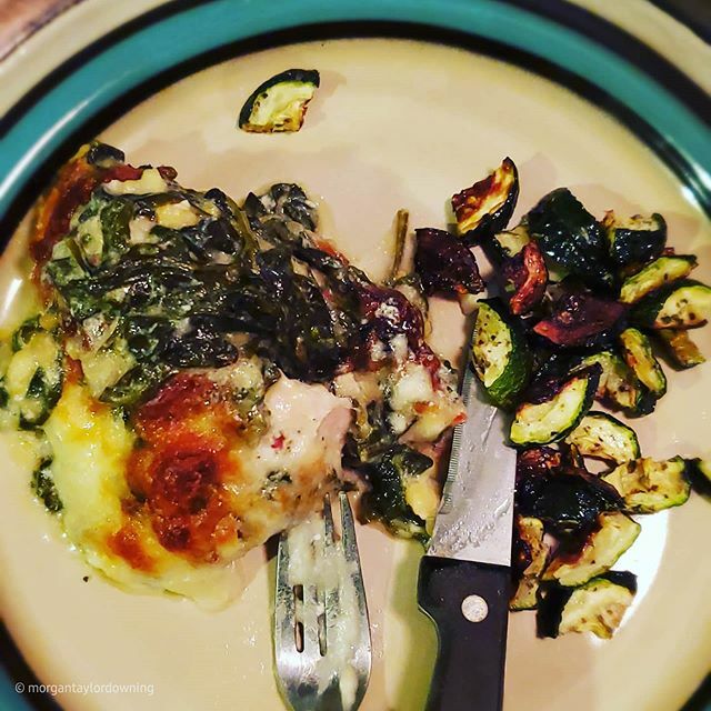 morgantdowning's tweet photo. One of my #favorite #lowcarb meals that I found on the @mealime app! ⁠
.⁠
Cheesy baked chicken &amp; spinach with roasted zucchini 😋😋⁠
.⁠
If you are in the need for new meal ideas you should most definitely check that app out! #thisisnotanad I just L… https://t.co/1uGZdz9AGv https://t.co/4RUQhIFYmS