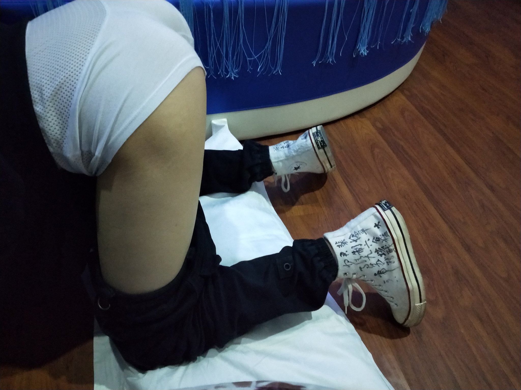 任sss on X: 没想到寒假时候，部门的部长，还是学长，竟然让我打屁股。 t.coDKBkLOid0Q  X