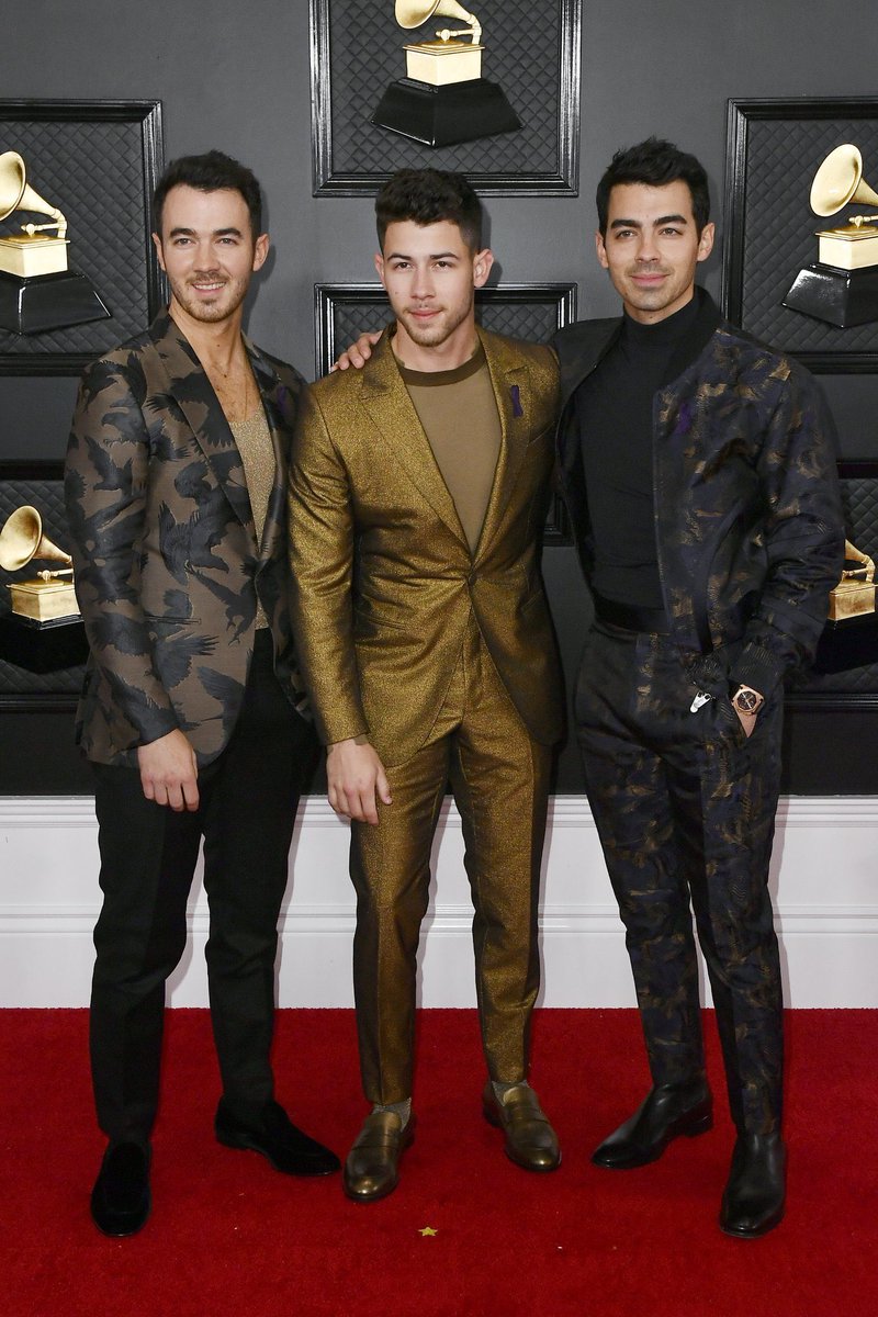TheJonasScoop's tweet photo. The Jonas Brothers attending the GRAMMYs 

𝟐𝟎𝟎𝟗                            𝟐𝟎𝟐𝟎 https://t.co/akBsmZecAG