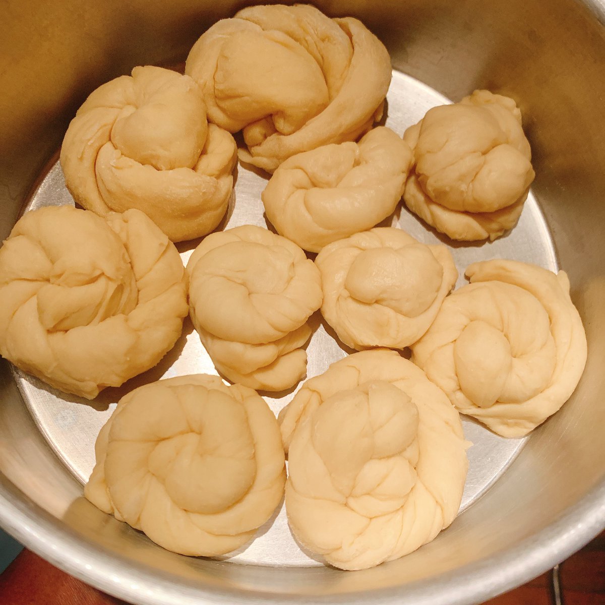 EatWithNia's tweet photo. I twisted the milk bread rolls into knots and let it proof for another hour.
#BreadBae https://t.co/o3INFr403l