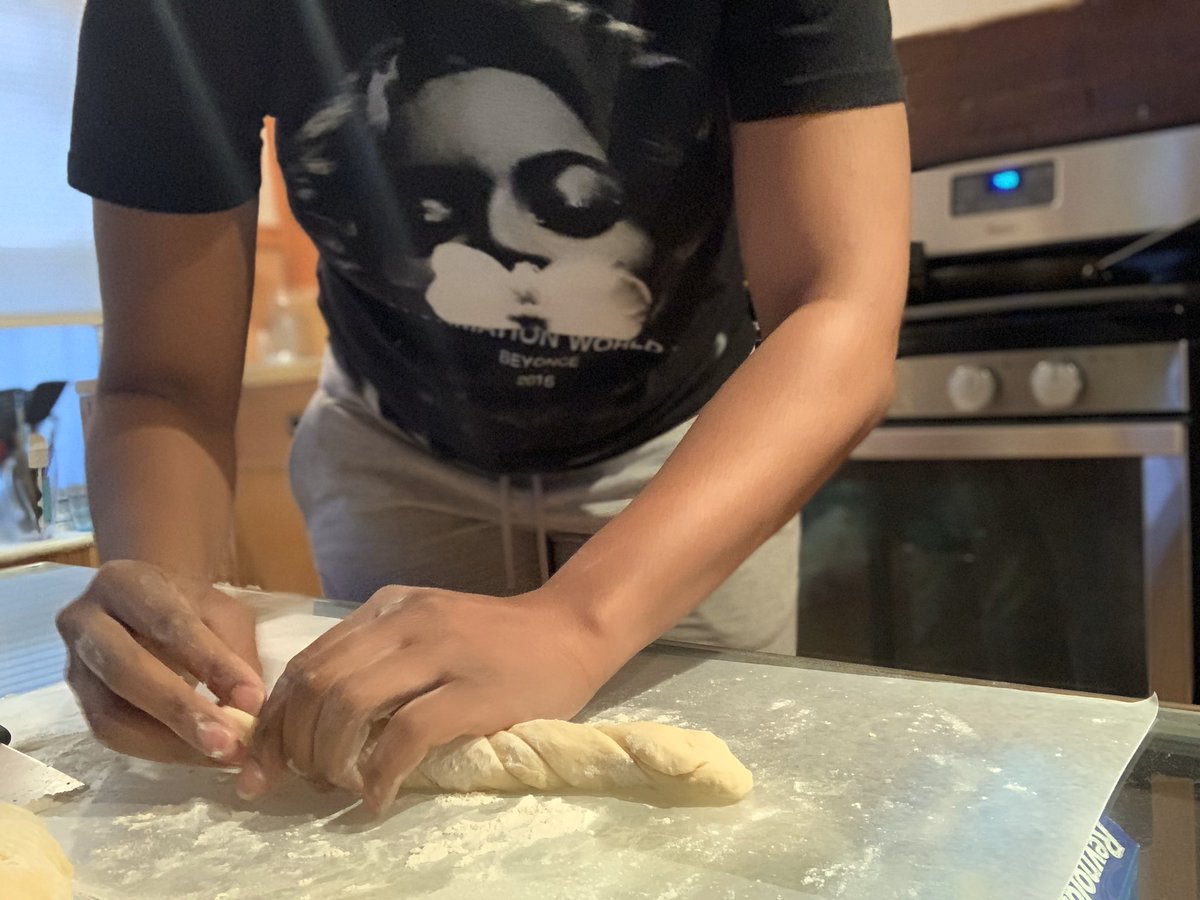 EatWithNia's tweet photo. I twisted the milk bread rolls into knots and let it proof for another hour.
#BreadBae https://t.co/o3INFr403l
