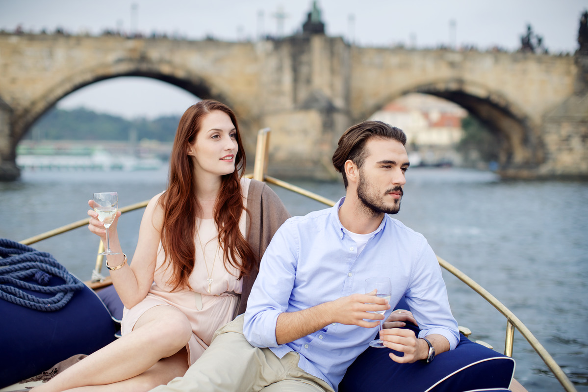 amigostrota's tweet photo. Sabías que #Praga tiene lugares mágicos para los enamorados como la isla de Kampa en Malá Strana con una vista al malecón Smetanovo nábřeží, allí está el puente de los enamorados donde cuelgan candados con sus nombres y arrojan las llaves al río. @REPUBLICA_CHECA #14defebrero https://t.co/llgzKK7wI9