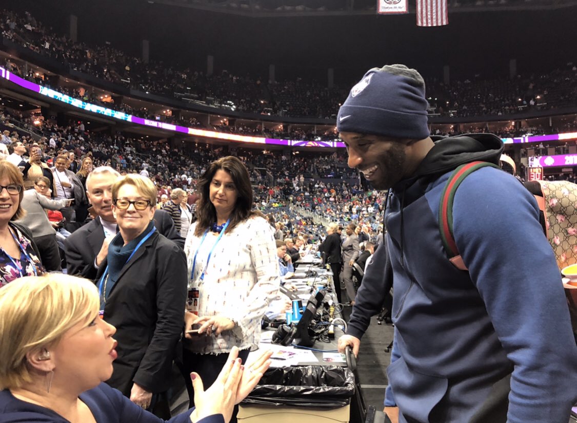 sportsiren's tweet photo. Devastated. ⁦@kobebryant⁩ was always great with me. His support of women’s sports &amp; those of us that cover them was unwavering. The last thing he said to me was, “If you ever need anything, I got you.” Grateful for his gracious spirit. ❤️ is breaking for his family #Kobe https://t.co/sMaCQrjiN5