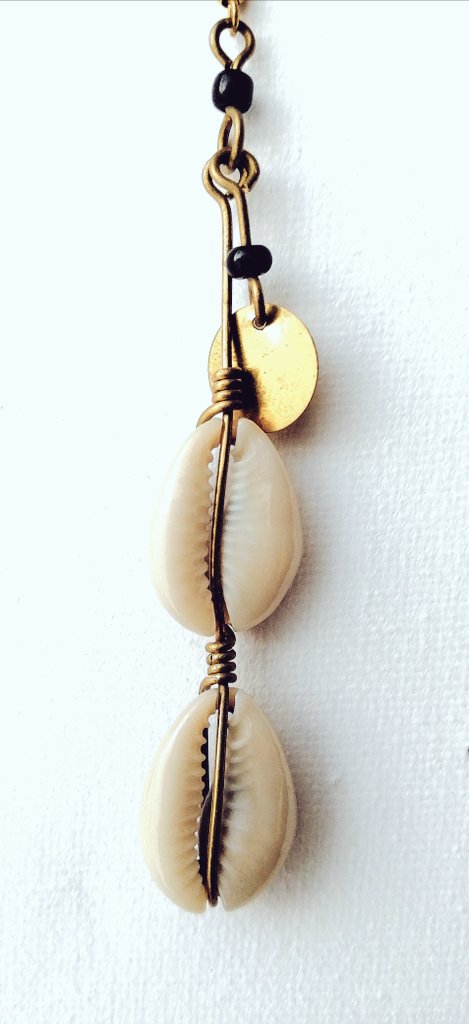 Shell brass earrings. Visit our #etsy shop. Link in bio 💕
#african #africanart #africanjewelry #africanjewellery #etsyseller   #africanculture #shellearrings #kenyanfashion  #tribal #handcrafted #handmade #bohemian #alternative #africanshell  #earringsoftheweek #womaninbiz