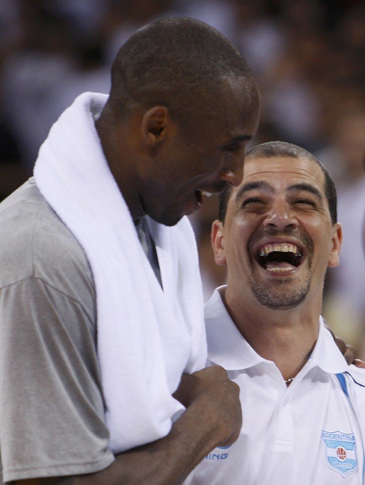 ssergioh's tweet photo. Siempre te recordaré así querido Kobe, tu alegria, tu empatía, tu solidaridad eran incluso superior a tu juego, fuiste el más grande embajador deportivo que conocí en mi vida! Gracias por inspirarnos! QUEPD KB. https://t.co/t7cClv4mOF