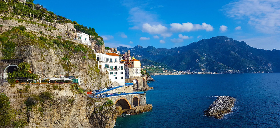 theofficialLL's tweet photo. Live the good life on the Amalfi coast. Delve through our luxury list of five-star hotels in Sorrento, Positano and Capri: https://t.co/TGv0wpZAOl

@excel_vittoria @IlSanPietro #PuntaTragara @italia https://t.co/BmgbeNKYzF