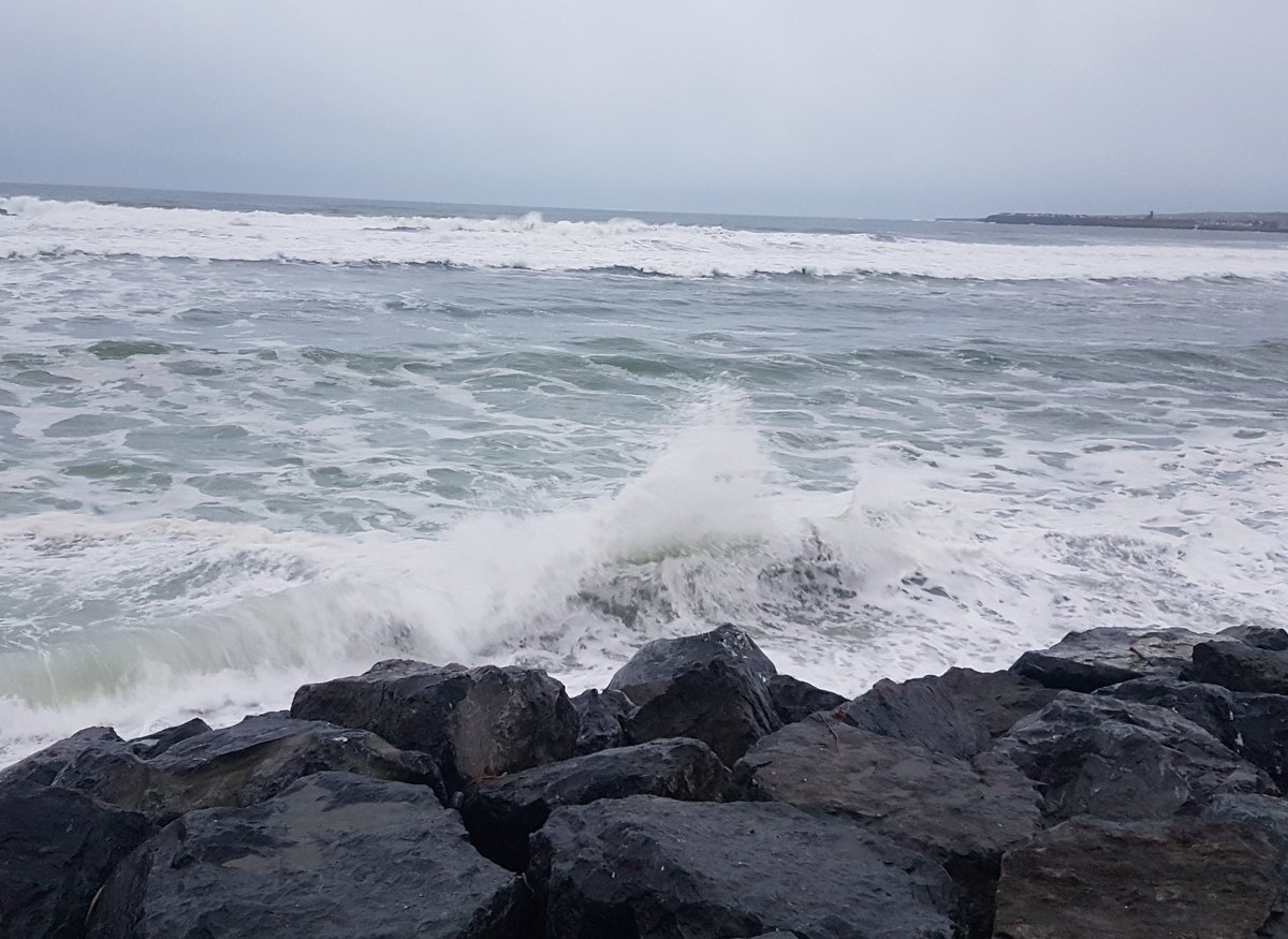 terri1p's tweet photo. Wild on the #WildAtlanticWay today.
#Lahinch beautiful as ever

#ocean #atlantic #DancingWaves
#nofilter https://t.co/6M8HJdLBlf