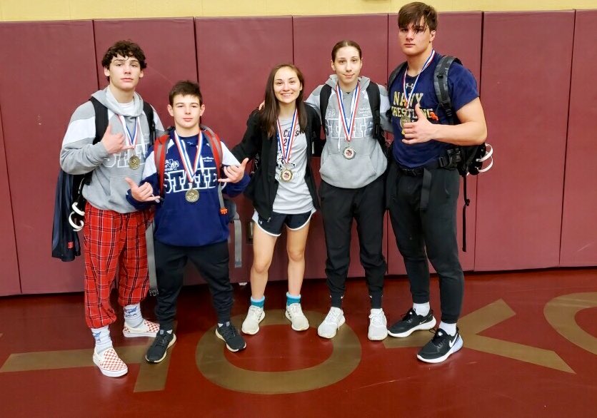 CViewWrestle's tweet photo. 4 🥇 1 🥈 at the Coyote Classic at Frisco Heritage! Getting ready for the postseason around the corner! #CreekviewLeads #STATEbound #LetsGo!! https://t.co/iXfDUeQCgZ
