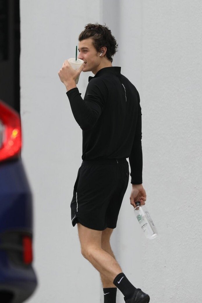 cupcakeMidia's tweet photo. Adivinha quem acordou perfeito e rico mais um dia

Shawm hj em LA https://t.co/dRRkWGlG0y