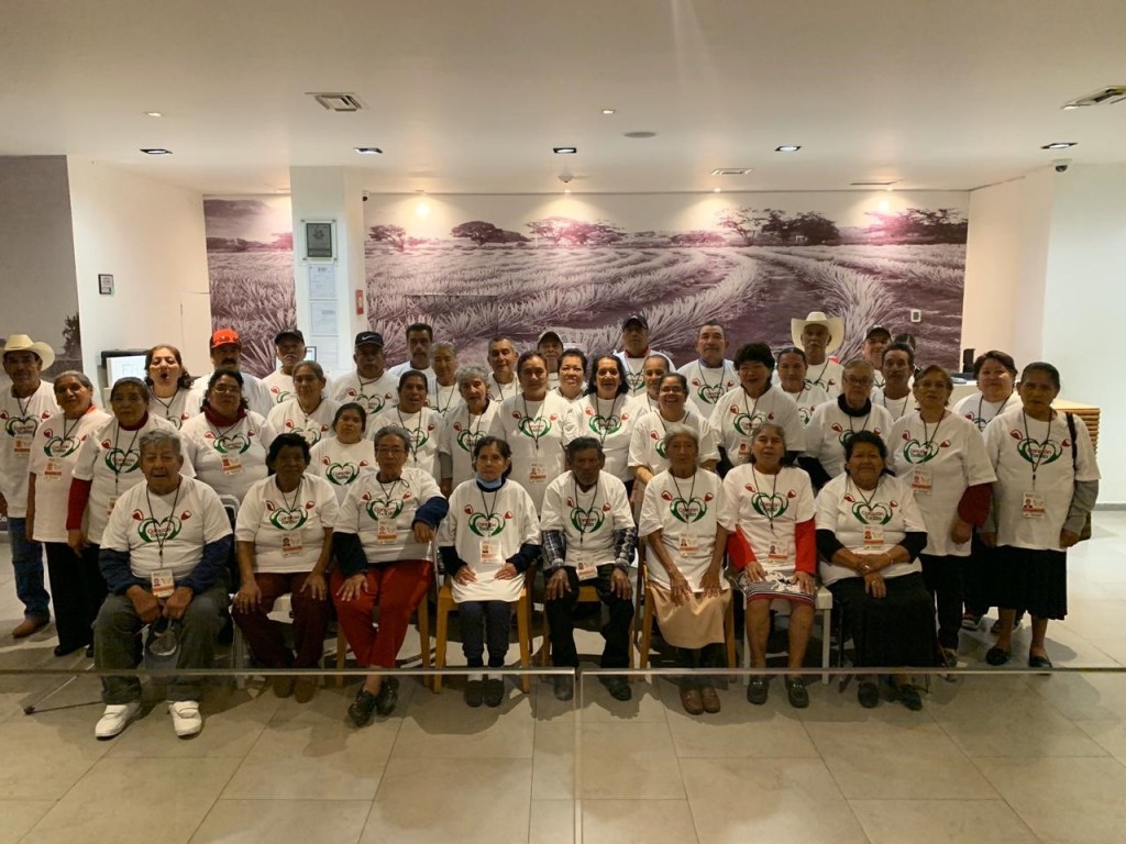 ElPortalMx's tweet photo. “Corazón Todito”prepara primer grupo de adultos mayores que visitarán a sus familiares en EUA https://t.co/fy89sUn1ZY https://t.co/pPF2E8yZVF