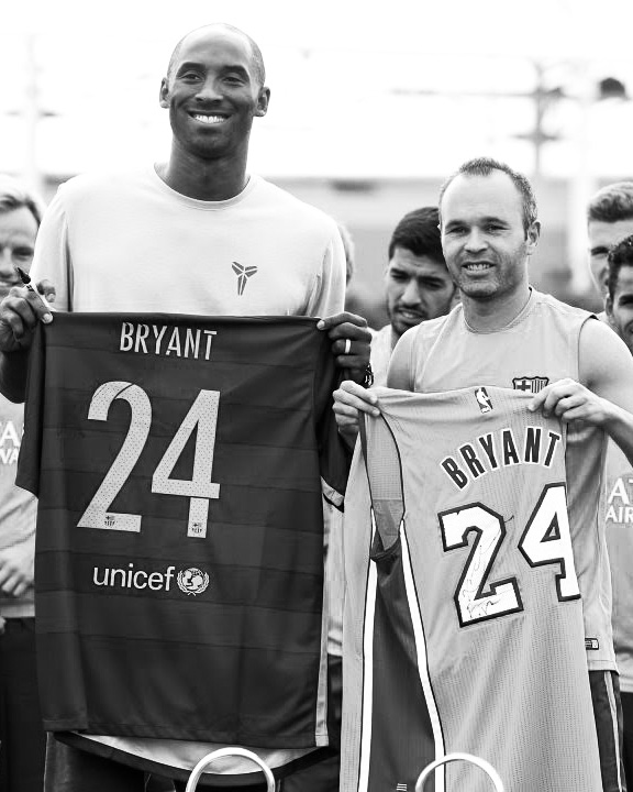 FCBarcelona_es's tweet photo. Consternados por la muerte de @KobeBryant, un deportista ejemplar cuya figura traspasó las pistas de baloncesto. Un abrazo para su familia y seres queridos. Descanse en paz. https://t.co/zE2SCLimvG