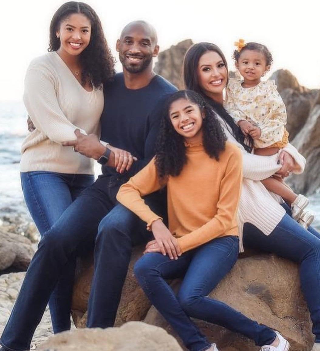 girlhoodposts's tweet photo. I can tell he was a great father. Praying for Vanessa and the kids. He wasn’t “the goat” to them, he was Dad.. 💔 https://t.co/A7A9rEXohj