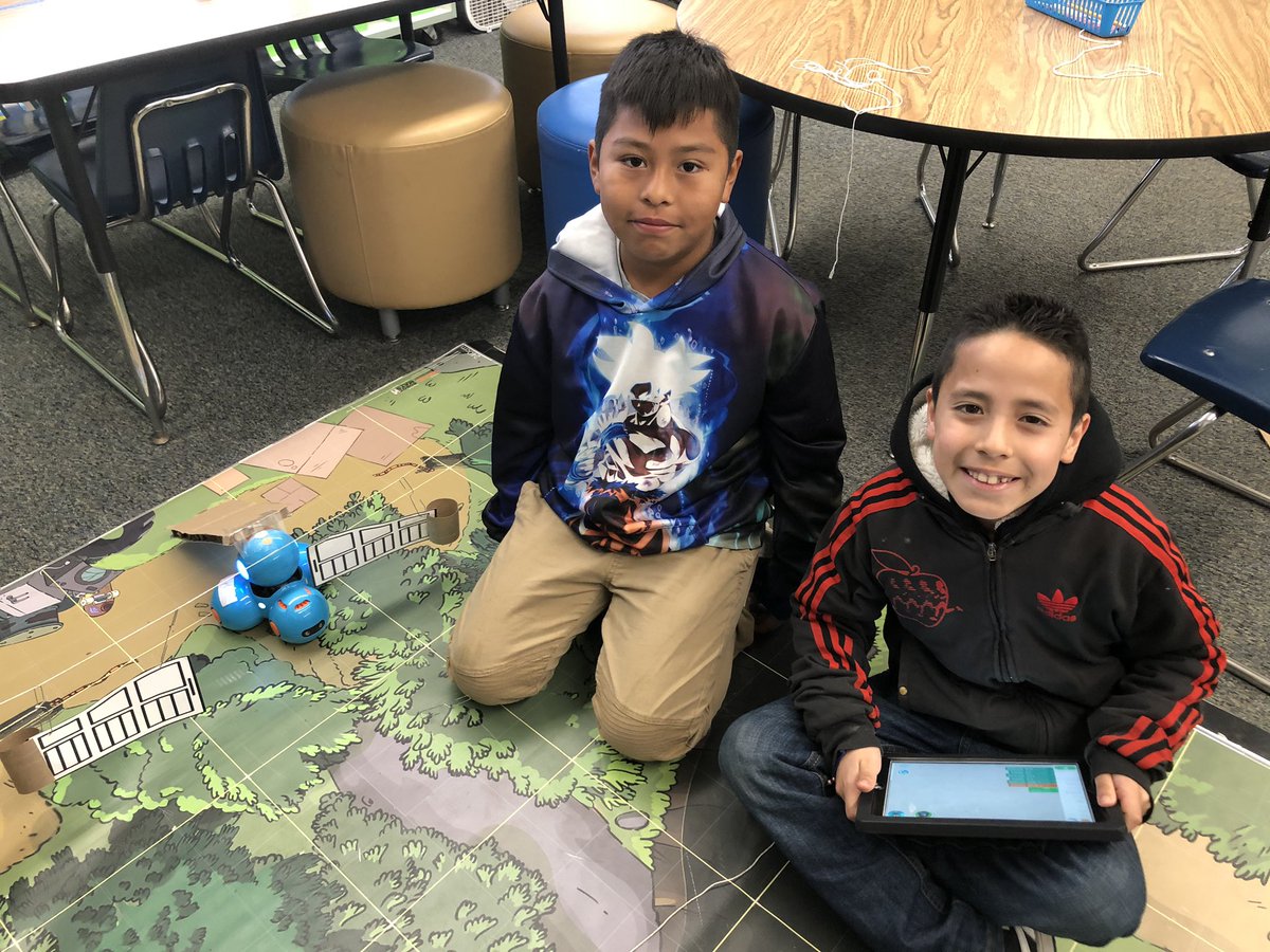 mlam_mandy's tweet photo. Congratulations, Dash Team on completing all 5 preliminary missions required to go on to the invitational round in the Wonder League Robotics Competition!! @WonderWorkshop @lvssealions #failforward https://t.co/fshRG9Urxp