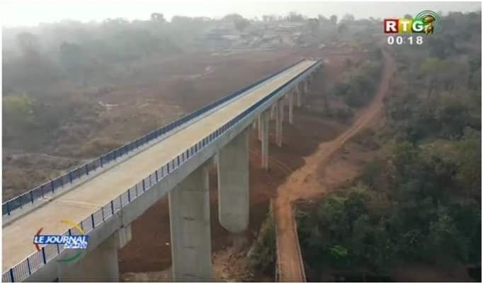 AmadouLePo's tweet photo. La Guinée de 2020. 

La Guinée avance avec son destin, le Pont de #Kinfaya est une réponse sanglante face à l'ensemble des allégations de cette classe Politique de notre pays.

#Kibaro @NaiteMoustapha @bahoro09 @diakatop10 @LamineGUIRASSY @SidyaOfficiel https://t.co/Uz5KqmV9m6