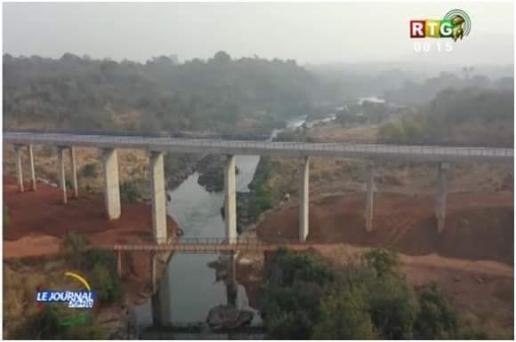 AmadouLePo's tweet photo. La Guinée de 2020. 

La Guinée avance avec son destin, le Pont de #Kinfaya est une réponse sanglante face à l'ensemble des allégations de cette classe Politique de notre pays.

#Kibaro @NaiteMoustapha @bahoro09 @diakatop10 @LamineGUIRASSY @SidyaOfficiel https://t.co/Uz5KqmV9m6