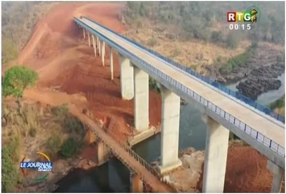 AmadouLePo's tweet photo. La Guinée de 2020. 

La Guinée avance avec son destin, le Pont de #Kinfaya est une réponse sanglante face à l'ensemble des allégations de cette classe Politique de notre pays.

#Kibaro @NaiteMoustapha @bahoro09 @diakatop10 @LamineGUIRASSY @SidyaOfficiel https://t.co/Uz5KqmV9m6