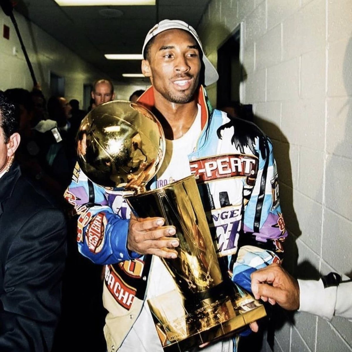 AkidnamedCris__'s tweet photo. My inspiration. My drive. 
The impact this man had on me is otherworldly. One of the closest guys to my heart and I never even got to meet him I love you kobe.

Rest in peace https://t.co/Cg2Ik0NOUE
