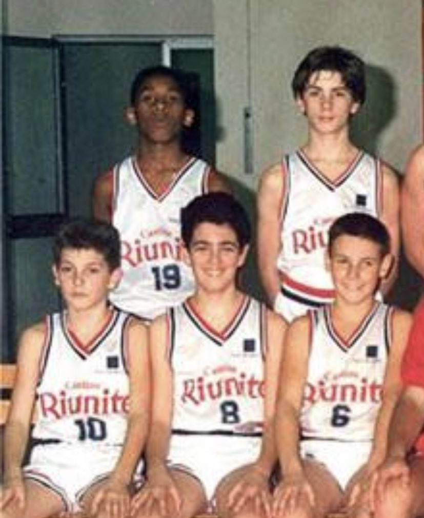 leleadani's tweet photo. Hai condiviso con noi i tuoi sogni. Ci hai convinti che sono realizzabili. La fatica e l’estremo rispetto per il Gioco: Eterno Kobe. Dolore e preghiera. https://t.co/wR67mYe6Rw