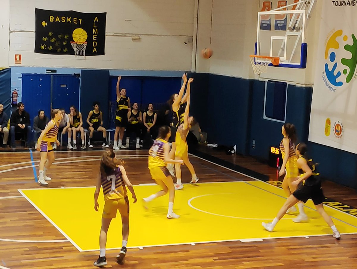 BasketAlmeda's tweet photo. El #C1F guanya a casa davant @uemataro per 49-39 #BàsquetAutèntic #AdnAlmeda https://t.co/3r1gcbhDB0