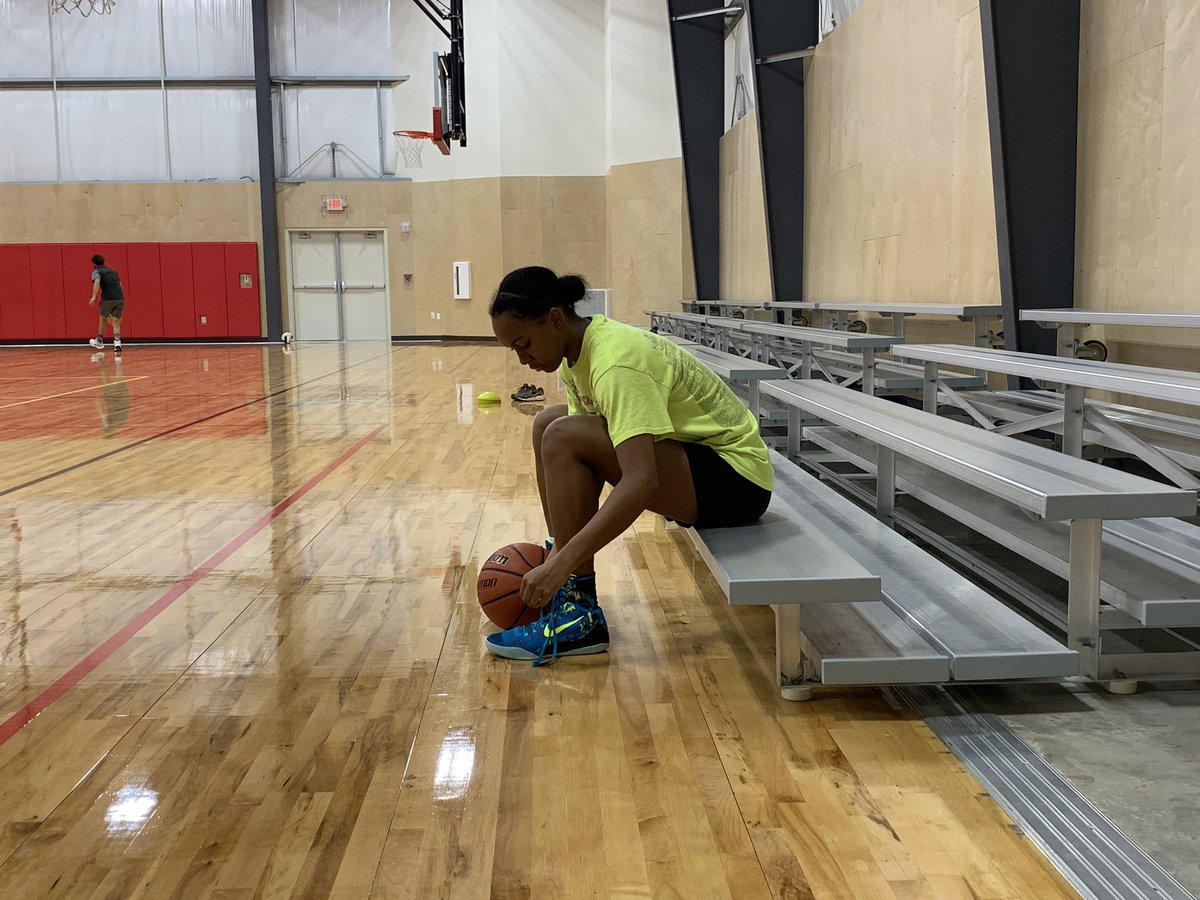RaevenBoswell's tweet photo. Lab work... can’t even focus as I hear about Kobe and his daughter. #cancelpractice #cancelgames @kobebryant ❤️forever was so inspiring. https://t.co/EBK1XqDYxI