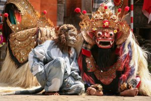 LE_Mythologie's tweet photo. In the mythology of Bali, Barong, a lion-like creature, fights the demon queen Rangda to keep order in the world.
#aMythForSunday #mythology #folklore #myths https://t.co/LUXKI6pIGB