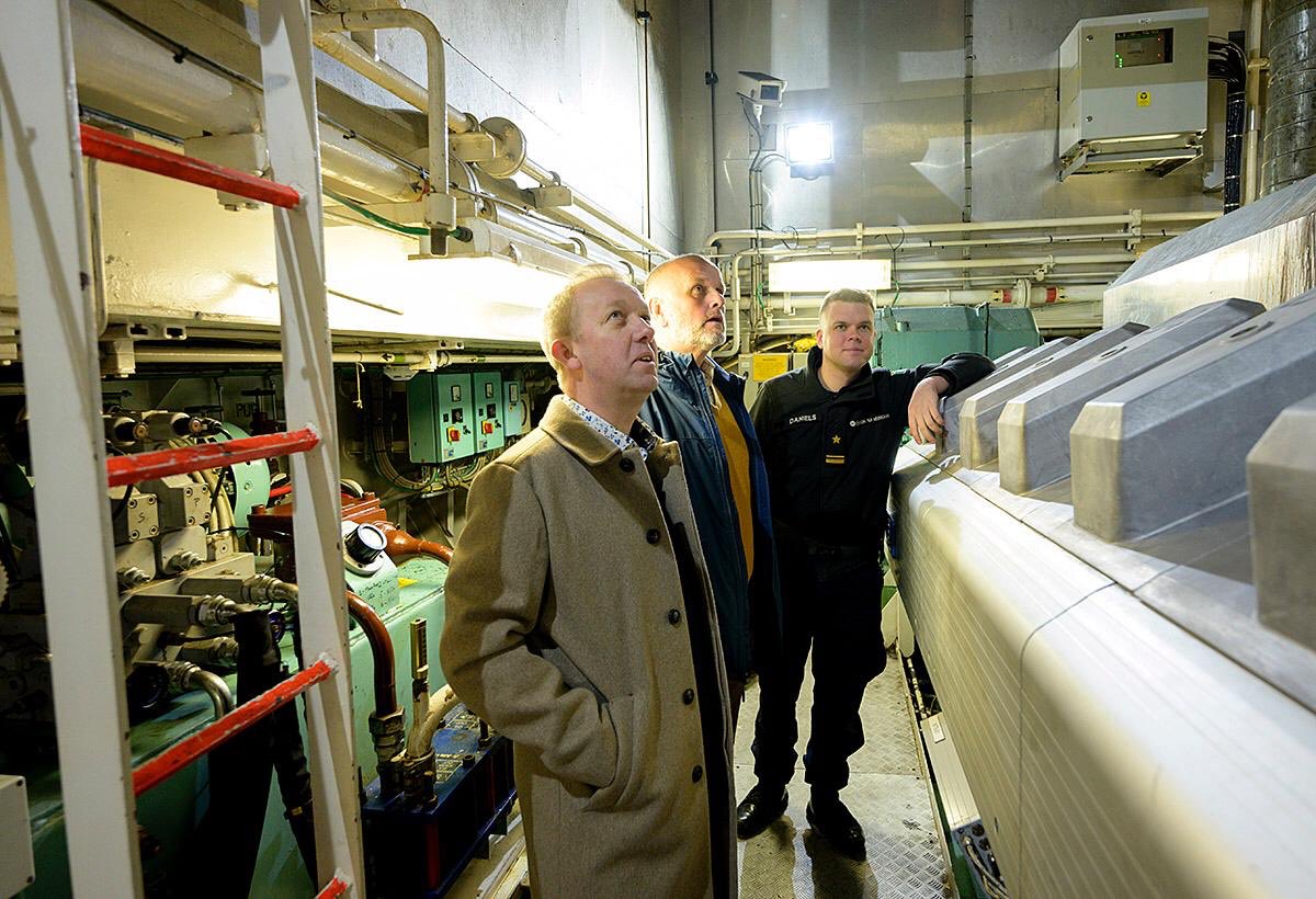 What a privilege to get a tour of LE Niamh of <a href="/naval_service/">Irish Naval Service</a> today in #Rathmullan , Captain of the ship Claire Murphy presented me with a beautiful plaque , thanks 2 officer Jason Daniels for the tour , what a boost to the local economy to have the ship in #Donegal
