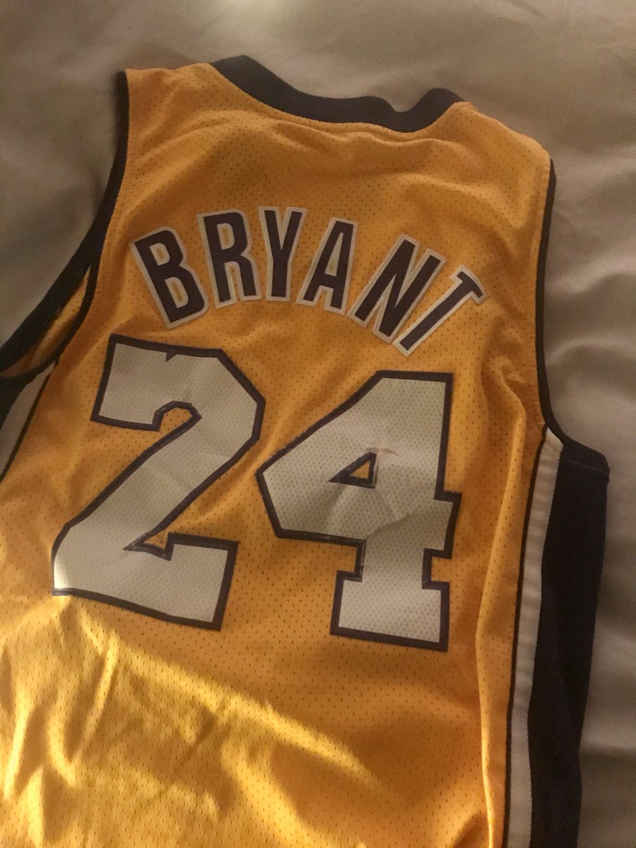 AlbyBoogaloo's tweet photo. This shit can’t Be true 😭... R.I.P hero 🙏#KobeBryant https://t.co/7SglWzFoM0