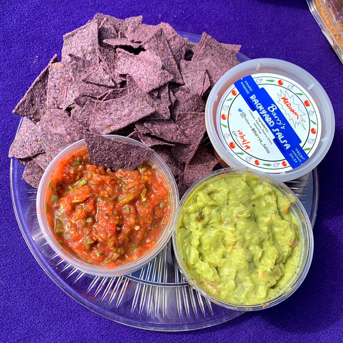 Barrys_Salsa's tweet photo. Chiefs Super Bowl party next weekend?! Don’t forget to bring everyone’s favorite side dish - Barry’s Backyard Salsa! Order now to guarantee delivery 🚚 and GO CHIEFS!!! ♥️🏈 •Easy Order Link ➡️ https://t.co/o3CbB478Yz

#barrysbackyardsalsa https://t.co/WMENHRMxKc