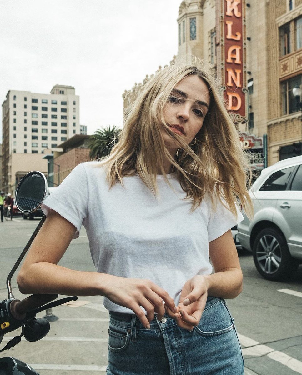 What better day to come back than a #SeductiveSunday?