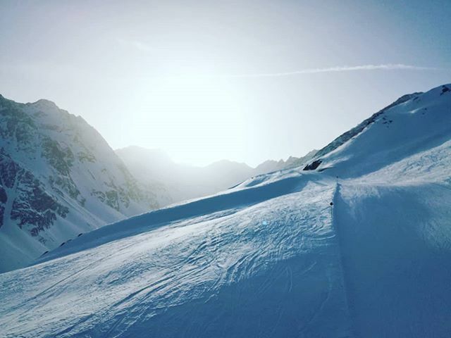 TracingKaro's tweet photo. 💙
.
.
.
.
.
#mountains #mountainlove #mountainview #mountainlife #mountainlovers #snow #winter #snowboarding #snowday #snowboard #alps #alpinism #austrianalps #austria #tirol #oetztal #ötztal #soelden #sölden #visiting #visitaustria https://t.co/fZllUe90on https://t.co/6lqODZavPA