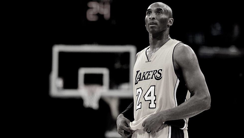 Enjoybasketcom's tweet photo. Se nos va uno de los más grandes del deporte de la canasta. Todavía no nos lo creemos, parece imposible.  DEP Kobe Bryant. #EternoKobe #ripkobe #KobeBryant https://t.co/OEv2qQGxXw