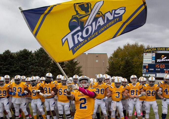20_JStew's tweet photo. 1000% COMMITTED TO DAKOTA STATE UNIVERSITY @DakSt8Football @_Coach_Hobbs @DSUFootball  GO TROJANS 💙💙 #TrojanNation ⚔️⚔️ https://t.co/7INgOoOskC