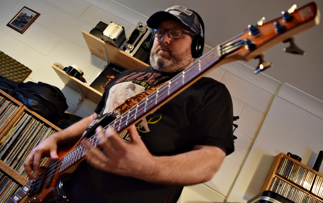 Firewild4's tweet photo. Doug getting the bass down today in the studio. #bass #recording #inthestudio #classicrock #newEP https://t.co/plmFfQvg5O