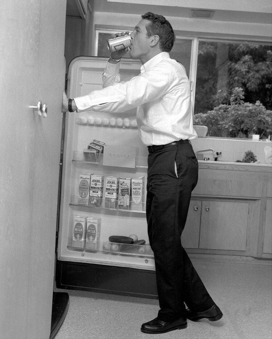 UlteriousFilm's tweet photo. Having a few beers this afternoon to celebrate Paul Newman's birthday, because he loved beer &amp; drank it often. #PaulNewman🍻 https://t.co/Y8pSKbflgq