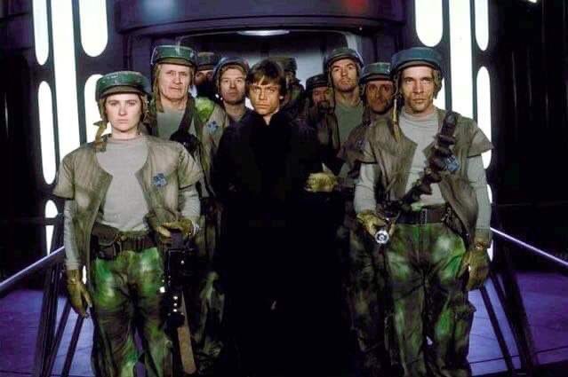 ponygal1986's tweet photo. Hi Mark π
Was this an βalternative sceneβ or just for fun?
#DarkLuke #SayCheese
@HamillHimself https://t.co/bfm7deR5sX