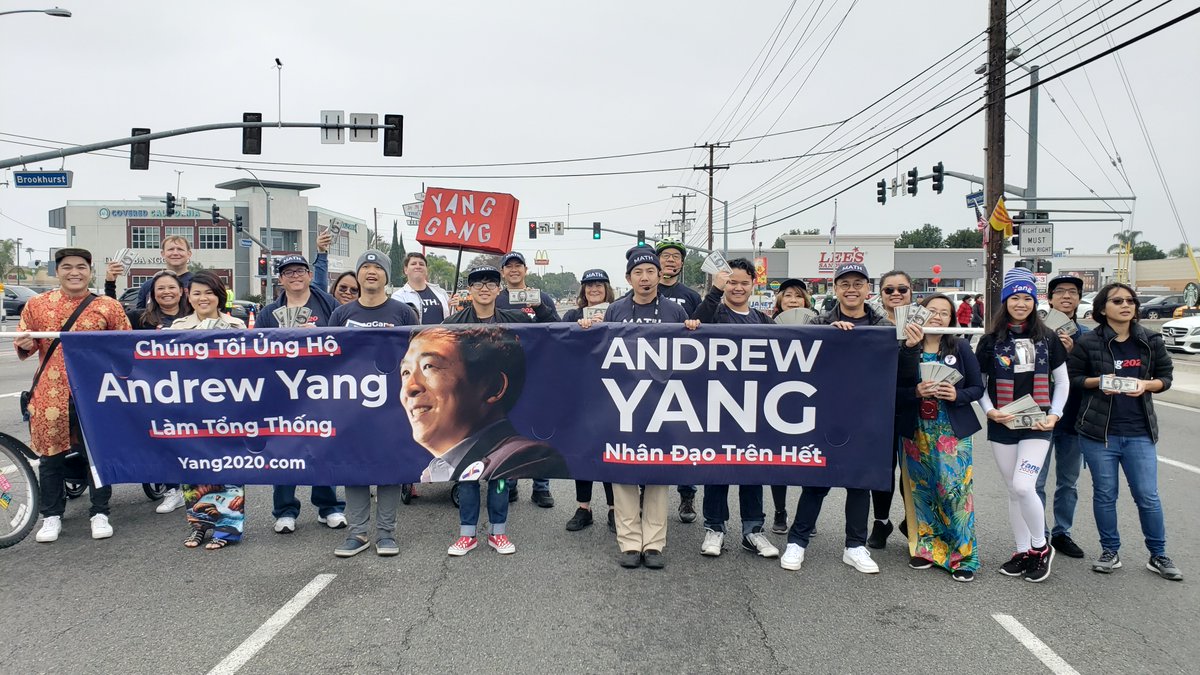 ZaylaaHoops's tweet photo. #YangGang at #2020TetParade #TetParade2020 in #LittleSaigon #LunarNewYear #VIETNAMESEnewYear #AndrewYang #Yang2020 #HumanityFirst #YangBucks #LuckyMoney #UniversalBasicIncome #UBI #MATH #FreedomDividend #PresidentAndrewYang #POTUS46 #YangCollect #YangCollective #YangGangLove https://t.co/EjAxhvEtN6